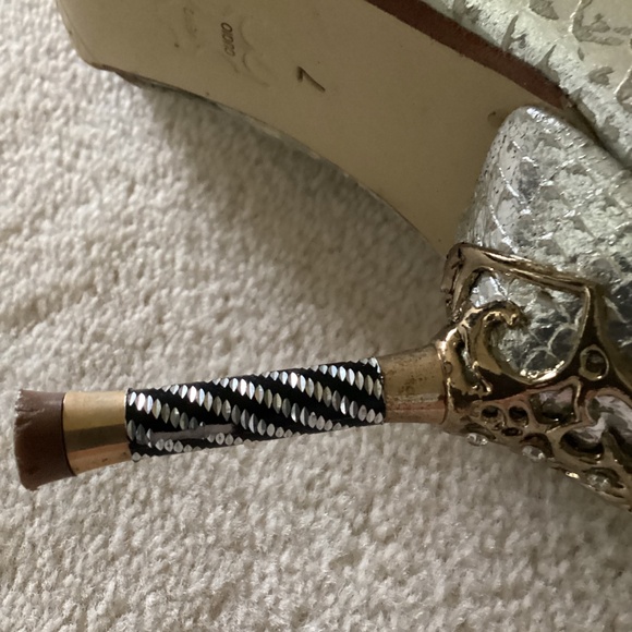 Elegant Snake-Embellished Heeled Boots - Picture 7 of 8